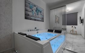 Premium Jacuzzi Suite At The City Center, By Aqua Platinum