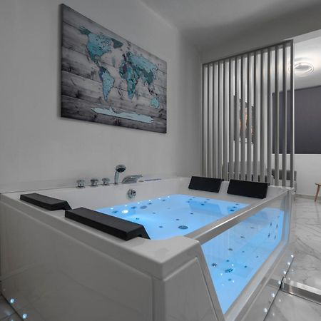 Premium Jacuzzi Suite At The City Center, By Aqua Platinum Θεσσαλονίκη Εξωτερικό φωτογραφία