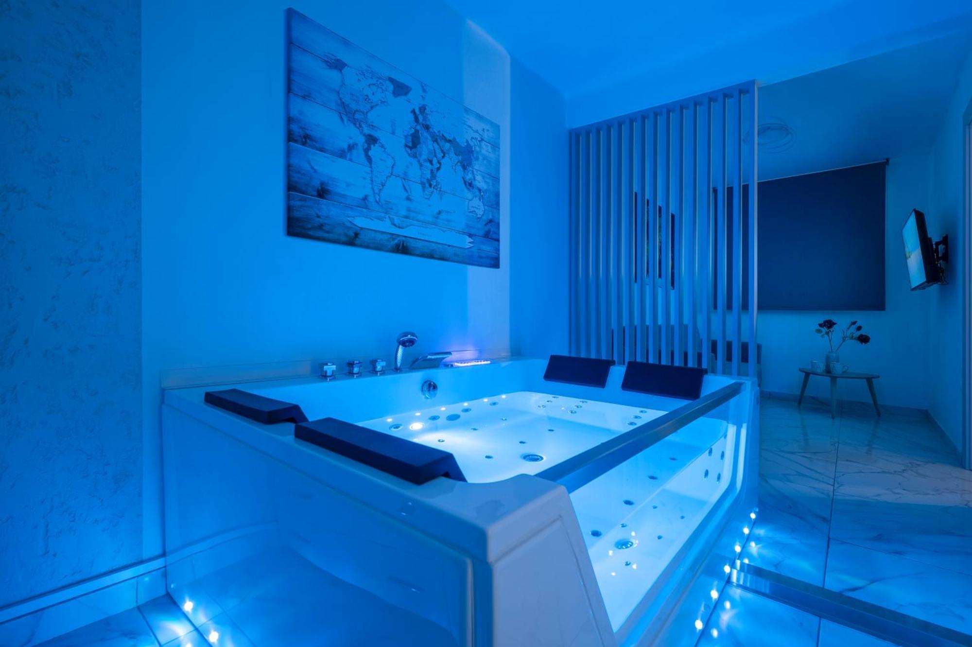 Premium Jacuzzi Suite At The City Center, By Aqua Platinum Θεσσαλονίκη Εξωτερικό φωτογραφία