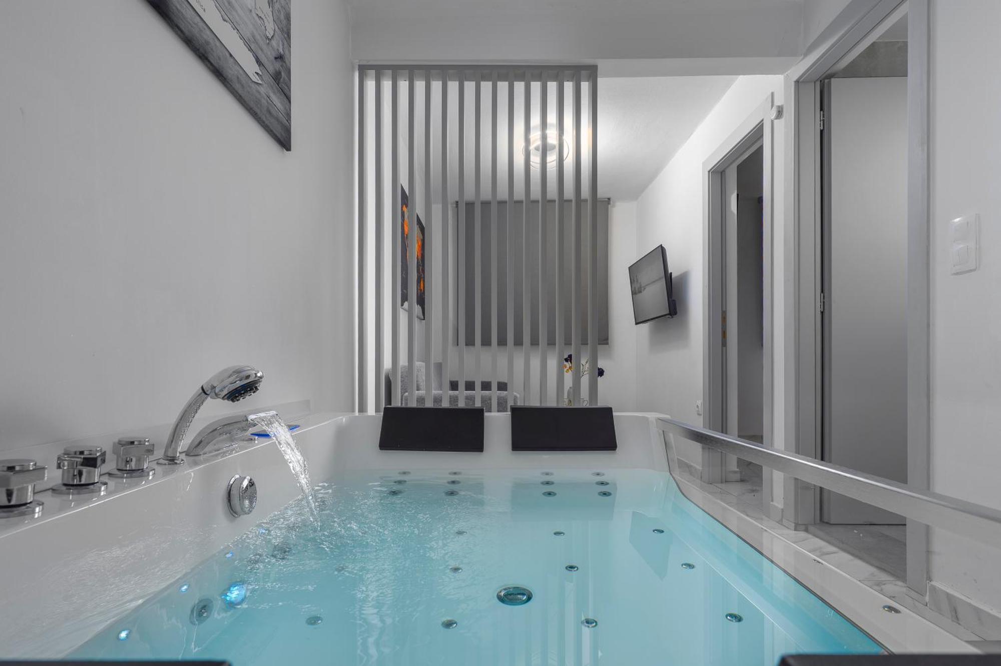 Premium Jacuzzi Suite At The City Center, By Aqua Platinum Θεσσαλονίκη Εξωτερικό φωτογραφία